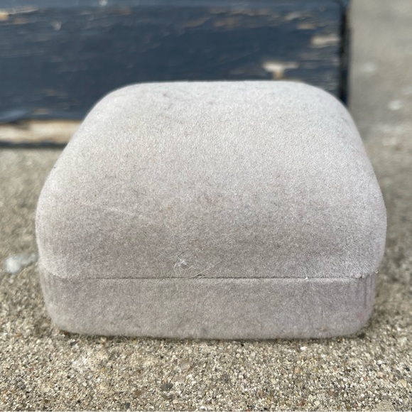 Glacier Pearle matching pendant necklace and earring set - Picture 3 of 7